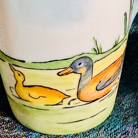 Vintage/antique teacup. Shipping not included in price. See photos for more. - Picture 2 of 4